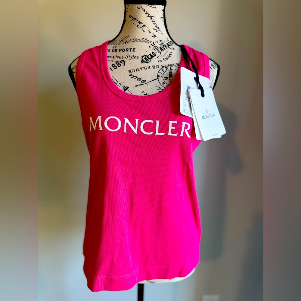 Moncler size Medium pink